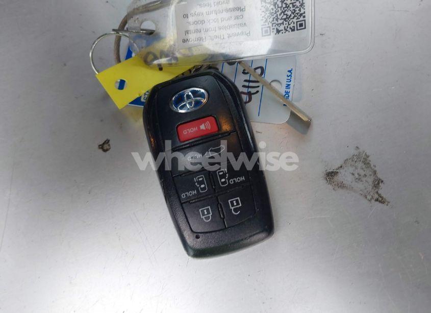 Photo 11 of 2023 Toyota Sienna XLE (VIN 5TDYRKEC9PS162496)