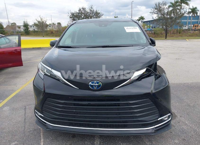Photo 12 of 2023 Toyota Sienna XLE (VIN 5TDYRKEC9PS162496)