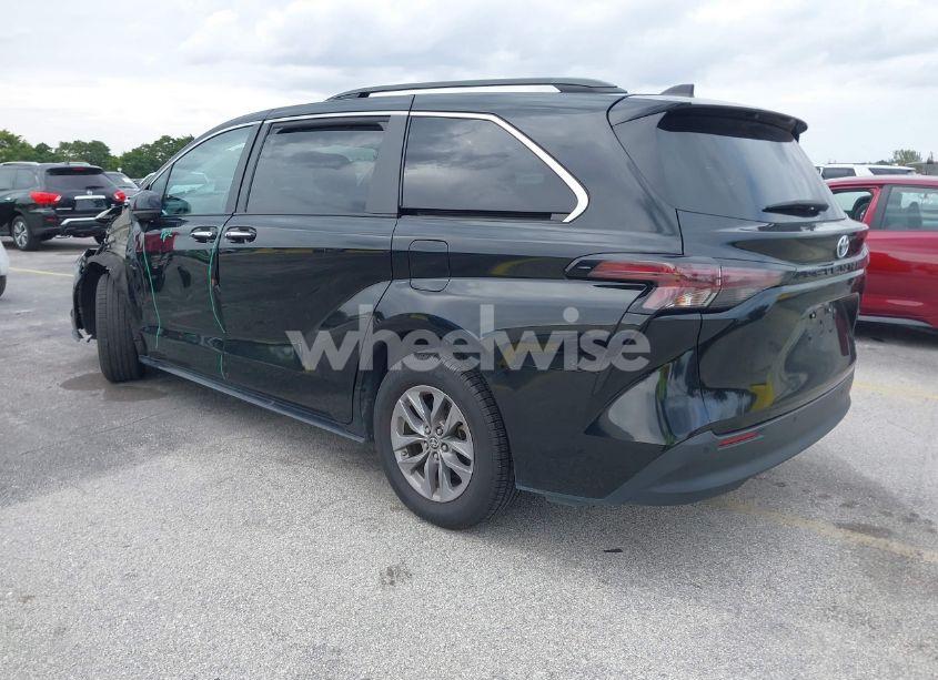 Photo 3 of 2023 Toyota Sienna XLE (VIN 5TDYRKEC9PS162496)