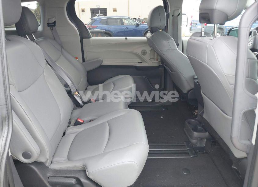 Photo 8 of 2023 Toyota Sienna XLE (VIN 5TDYRKEC9PS162496)
