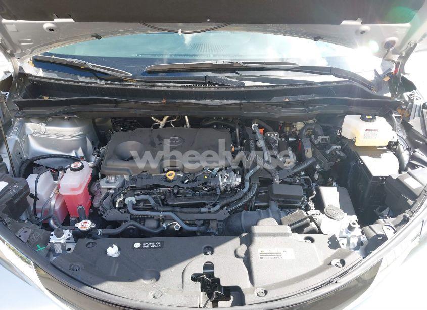 Photo 10 of 2024 Toyota Sienna XLE (VIN 5TDYRKEC9RS200201)