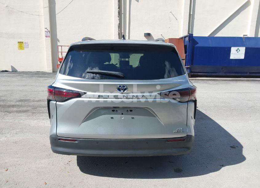 Photo 16 of 2024 Toyota Sienna XLE (VIN 5TDYRKEC9RS200201)