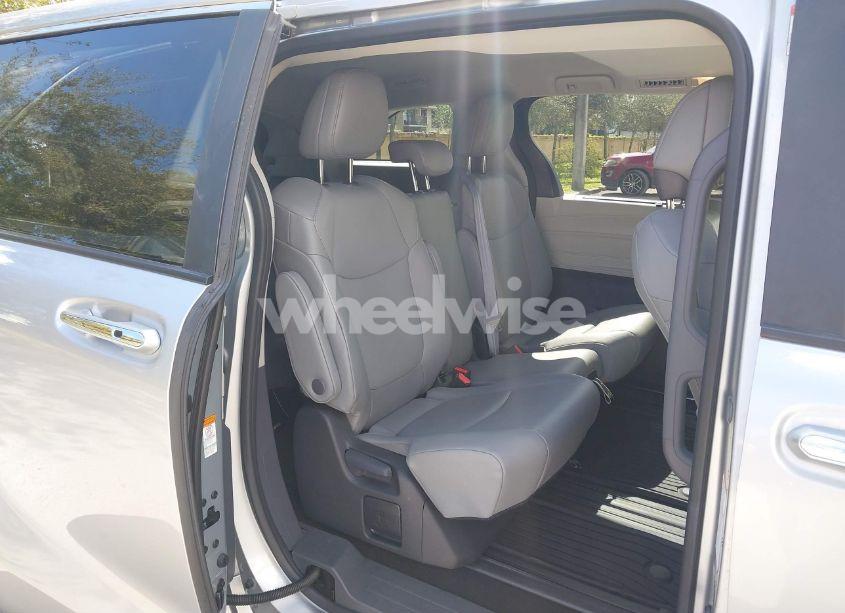 Photo 8 of 2024 Toyota Sienna XLE (VIN 5TDYRKEC9RS200201)