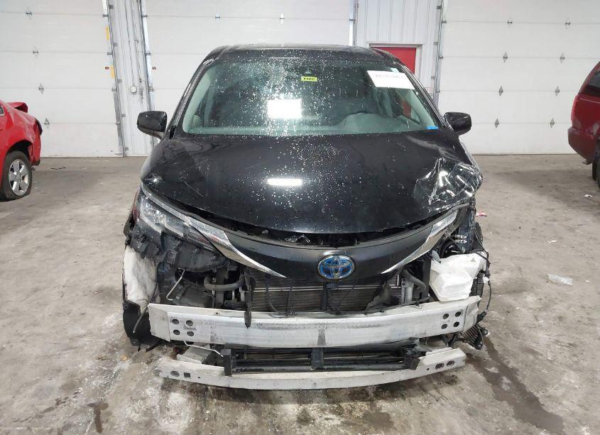 Photo 12 of 2021 Toyota Sienna XLE (VIN 5TDYRKECXMS024302)