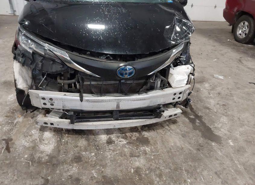 Photo 6 of 2021 Toyota Sienna XLE (VIN 5TDYRKECXMS024302)