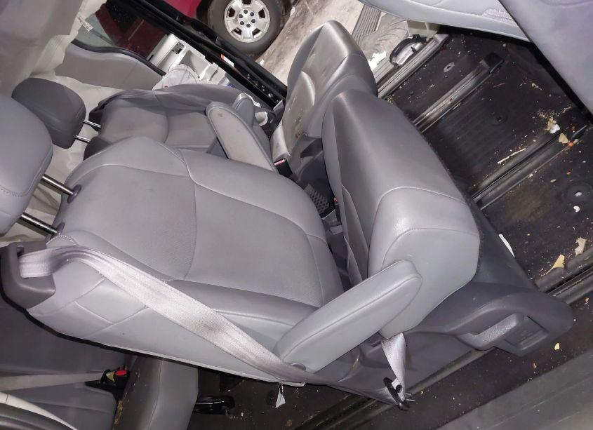 Photo 8 of 2021 Toyota Sienna XLE (VIN 5TDYRKECXMS024302)