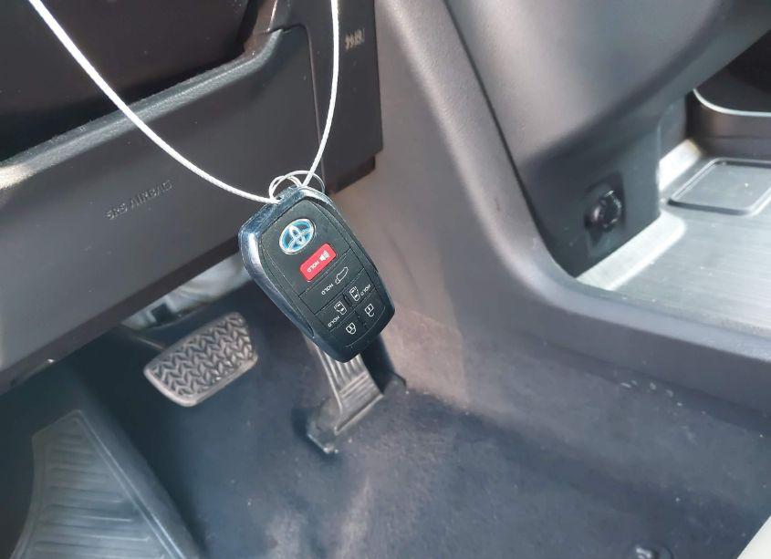 Photo 11 of 2021 Toyota Sienna XLE (VIN 5TDYRKECXMS068719)