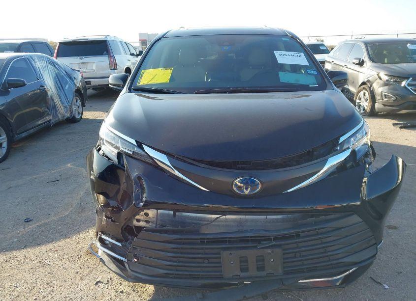 Photo 12 of 2021 Toyota Sienna XLE (VIN 5TDYRKECXMS068719)