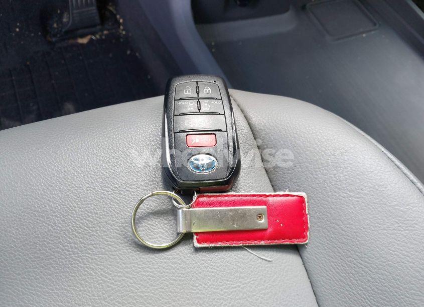 Photo 11 of 2022 Toyota Sienna XLE (VIN 5TDYRKECXNS074912)