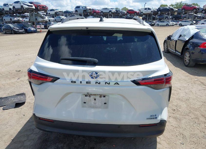 Photo 16 of 2022 Toyota Sienna XLE (VIN 5TDYRKECXNS074912)