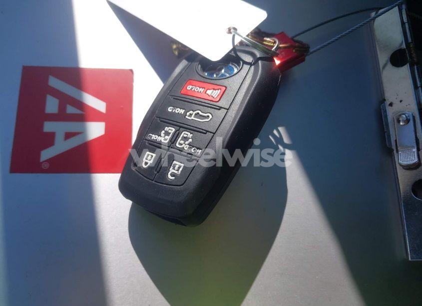 Photo 11 of 2022 Toyota Sienna XLE (VIN 5TDYRKECXNS114227)