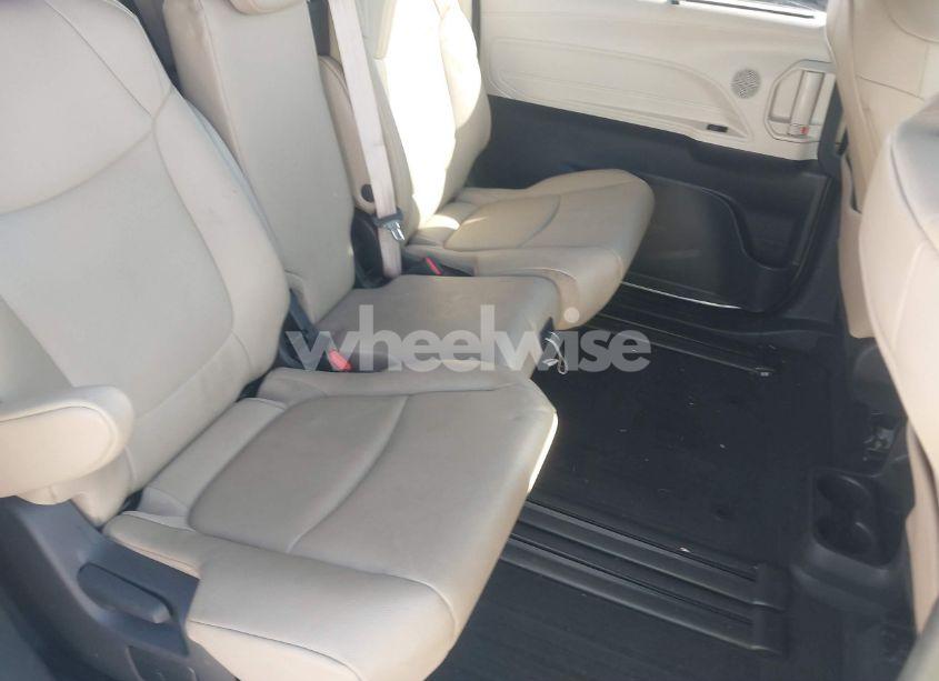 Photo 8 of 2022 Toyota Sienna XLE (VIN 5TDYRKECXNS114227)