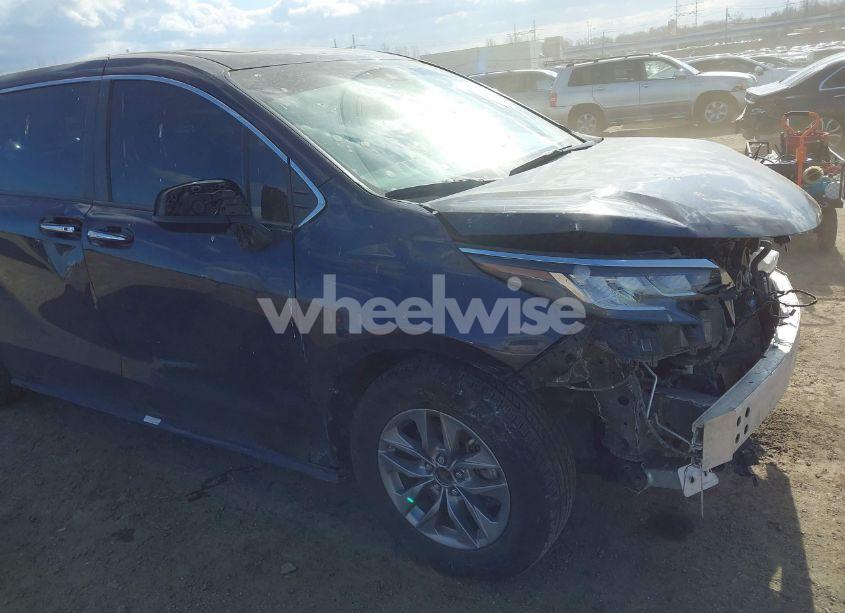 Photo 17 of 2022 Toyota Sienna XLE (VIN 5TDYRKECXNS130556)