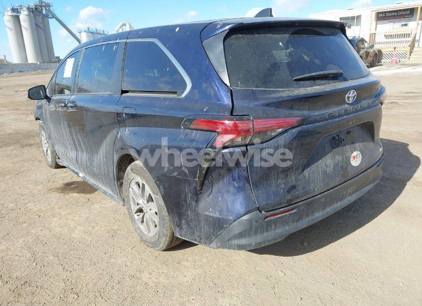 Photo 19 of 2022 Toyota Sienna XLE (VIN 5TDYRKECXNS130556)