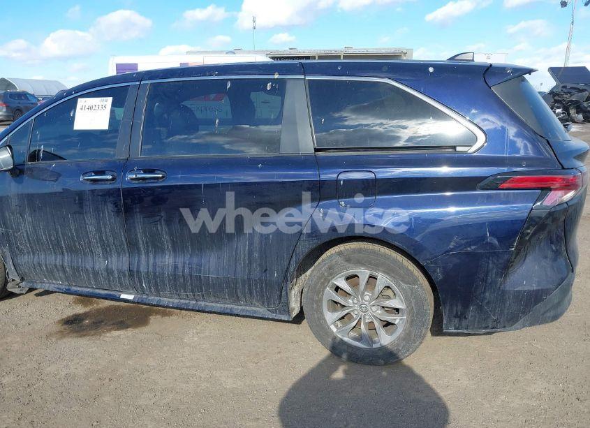 Photo 20 of 2022 Toyota Sienna XLE (VIN 5TDYRKECXNS130556)