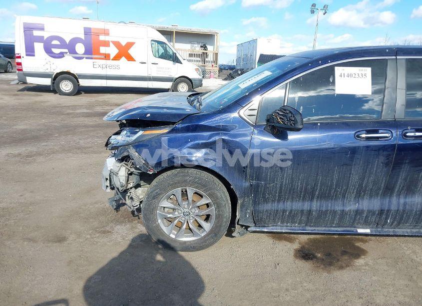 Photo 21 of 2022 Toyota Sienna XLE (VIN 5TDYRKECXNS130556)