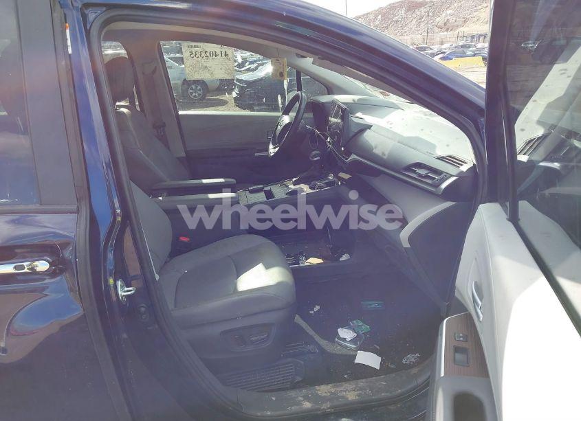 Photo 5 of 2022 Toyota Sienna XLE (VIN 5TDYRKECXNS130556)