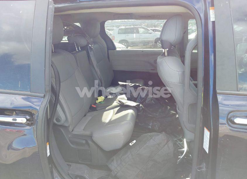 Photo 8 of 2022 Toyota Sienna XLE (VIN 5TDYRKECXNS130556)