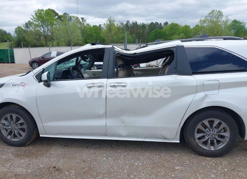 Photo 14 of 2023 Toyota Sienna XLE (VIN 5TDYRKECXPS153791)