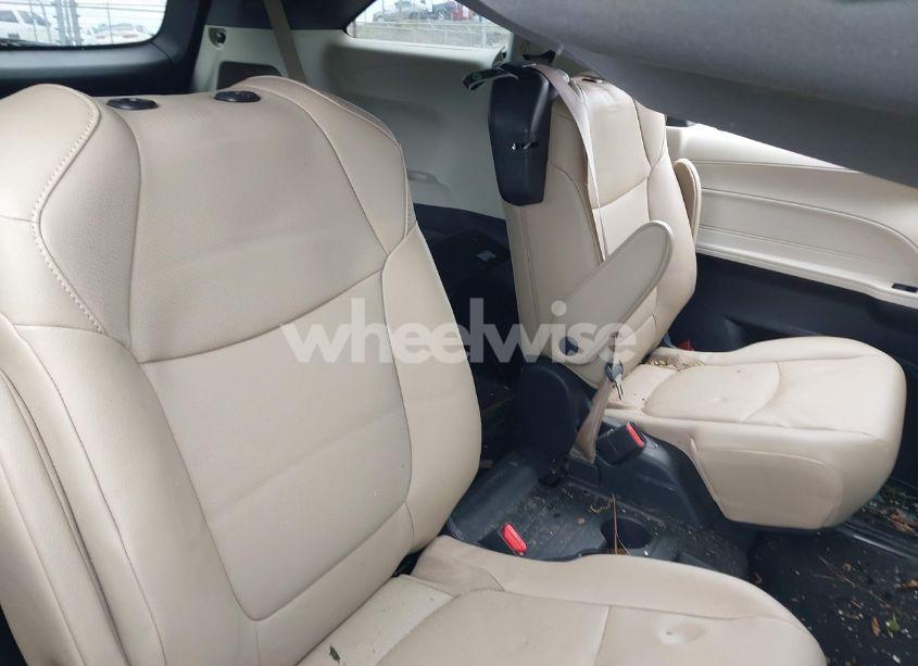 Photo 8 of 2023 Toyota Sienna XLE (VIN 5TDYRKECXPS153791)