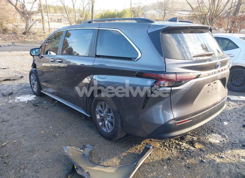 Photo 3 of 2023 Toyota Sienna XLE (VIN 5TDYRKECXPS179002)