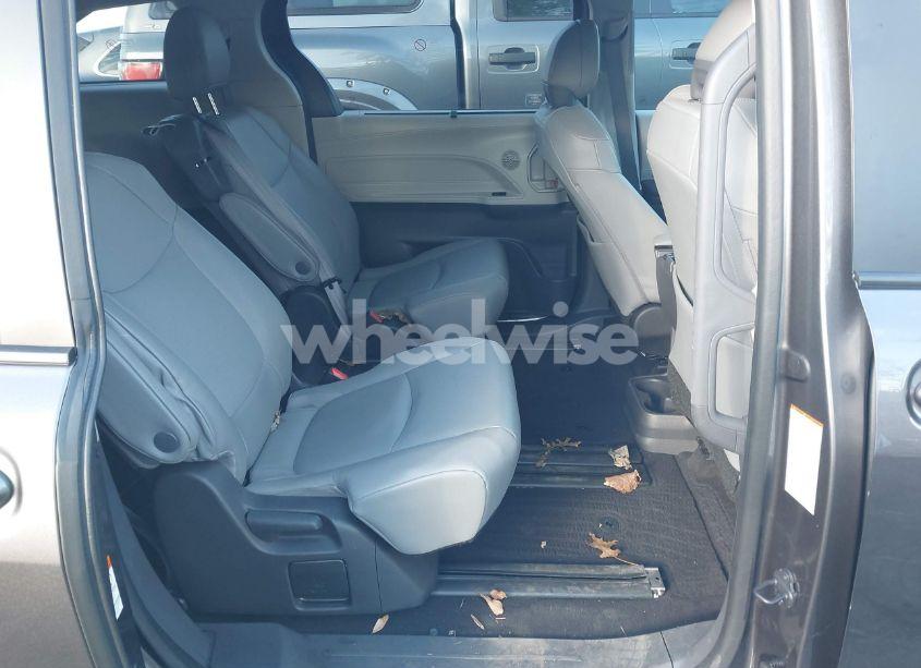 Photo 8 of 2023 Toyota Sienna XLE (VIN 5TDYRKECXPS179002)