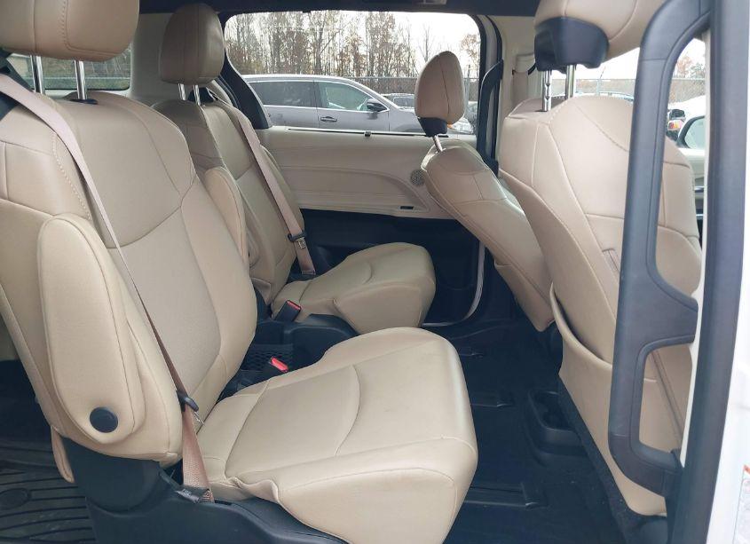 Photo 8 of 2022 Toyota Sienna XLE (VIN 5TDYSKFC0NS049181)