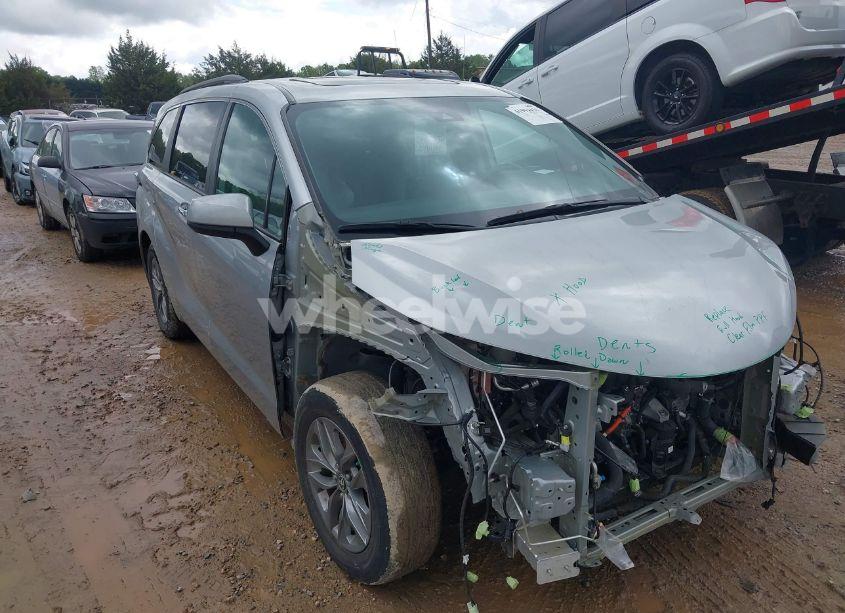 2022 Toyota Sienna XLE (VIN 5TDYSKFC0NS049827) main photo