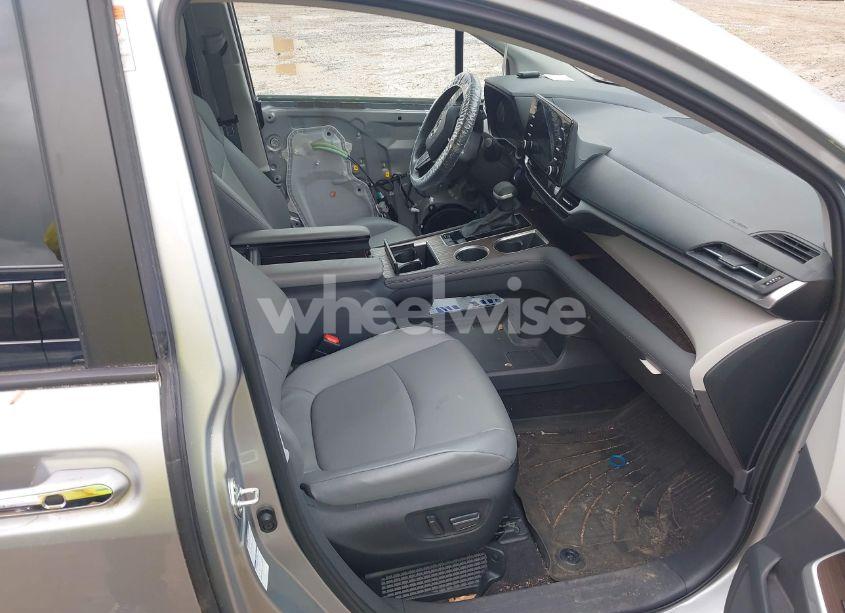 Photo 5 of 2022 Toyota Sienna XLE (VIN 5TDYSKFC0NS049827)