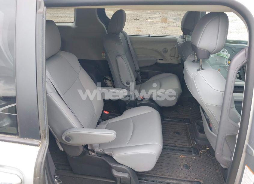 Photo 8 of 2022 Toyota Sienna XLE (VIN 5TDYSKFC0NS049827)