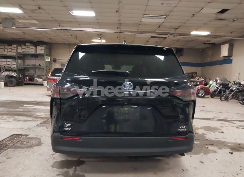 Photo 16 of 2024 Toyota Sienna XLE (VIN 5TDYSKFC0RS115377)