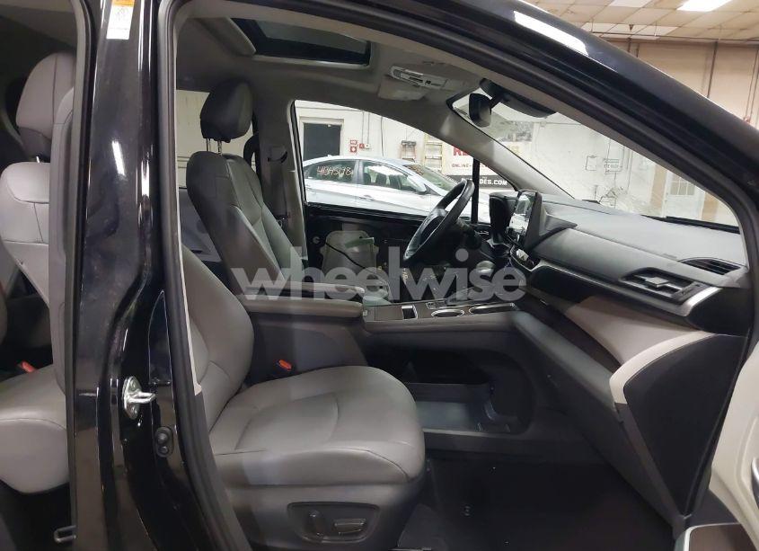 Photo 5 of 2024 Toyota Sienna XLE (VIN 5TDYSKFC0RS115377)