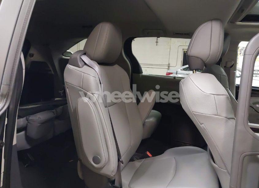 Photo 8 of 2024 Toyota Sienna XLE (VIN 5TDYSKFC0RS115377)