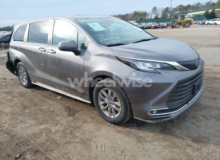 2021 Toyota Sienna XLE (VIN 5TDYSKFC1MS003048) main photo