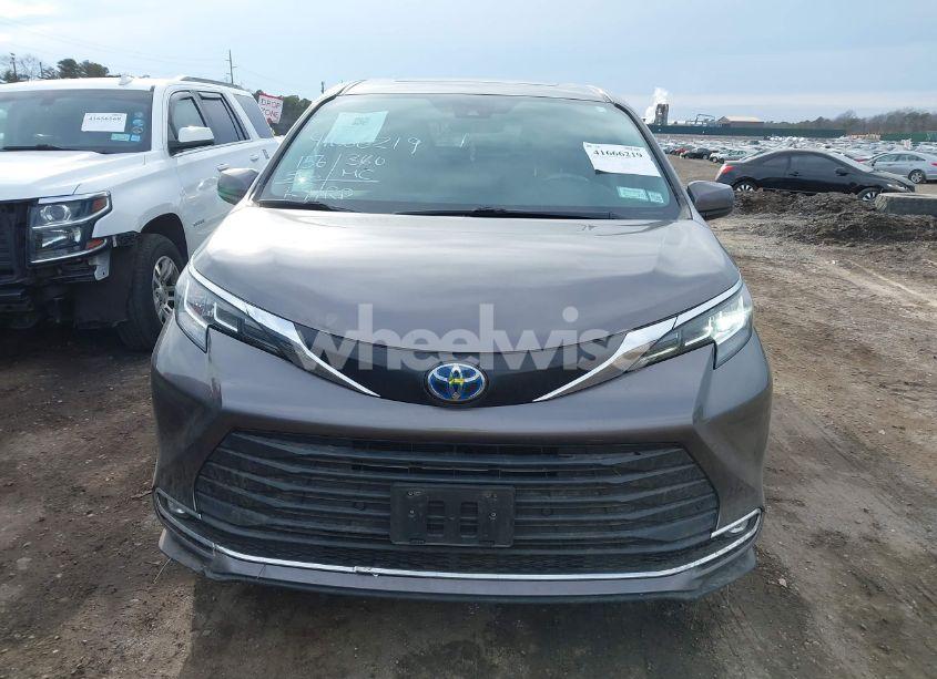 Photo 12 of 2021 Toyota Sienna XLE (VIN 5TDYSKFC1MS003048)