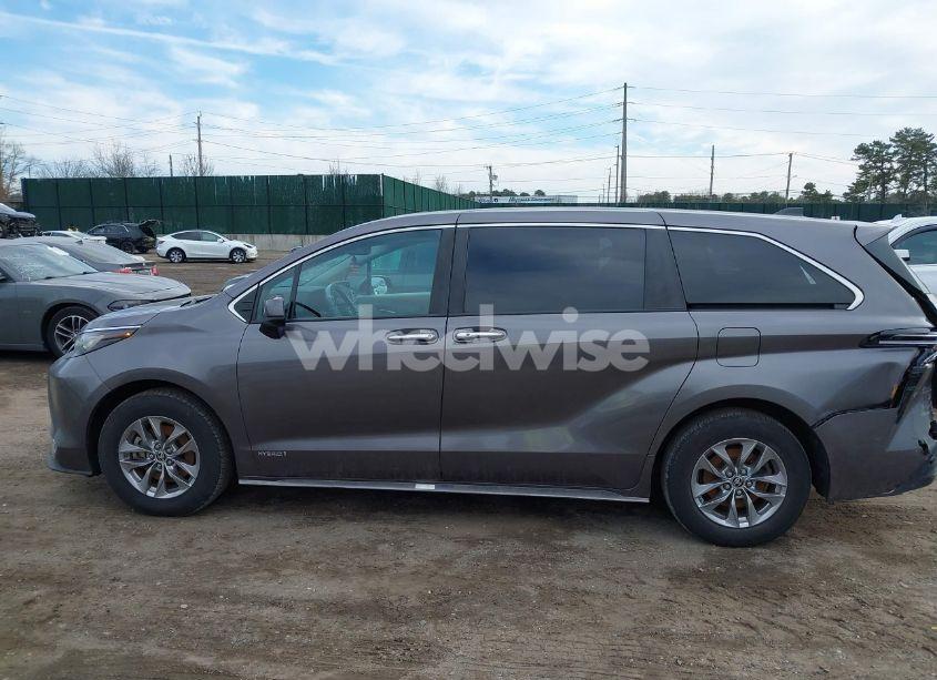 Photo 14 of 2021 Toyota Sienna XLE (VIN 5TDYSKFC1MS003048)