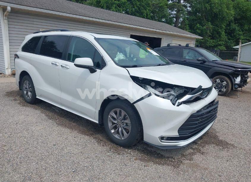 2023 Toyota Sienna XLE (VIN 5TDYSKFC1PS078997) main photo