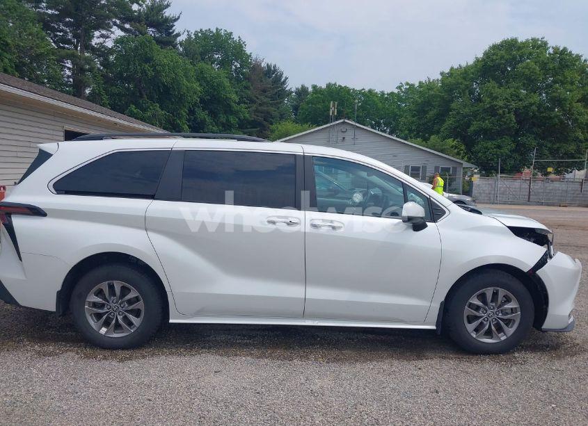 Photo 13 of 2023 Toyota Sienna XLE (VIN 5TDYSKFC1PS078997)