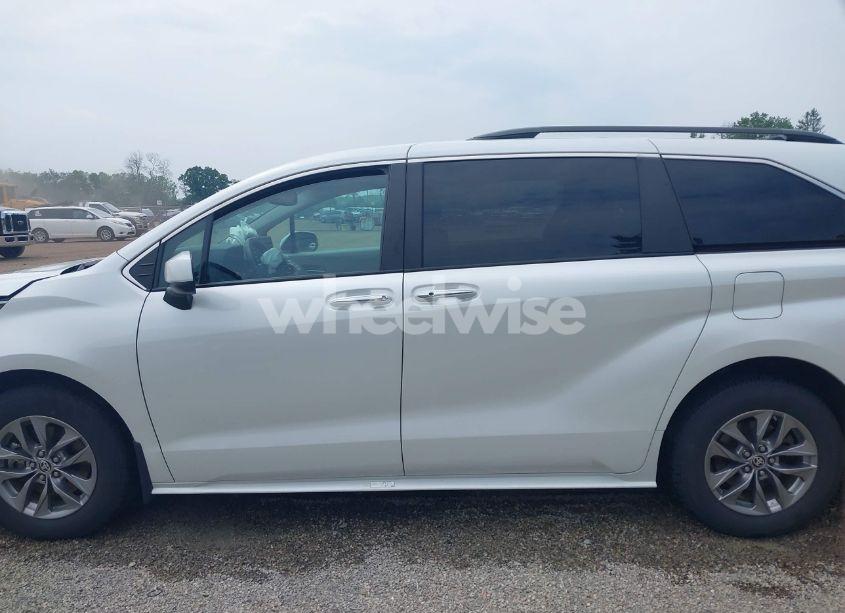 Photo 14 of 2023 Toyota Sienna XLE (VIN 5TDYSKFC1PS078997)