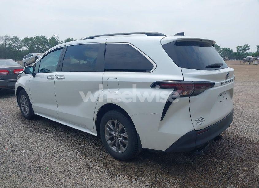 Photo 3 of 2023 Toyota Sienna XLE (VIN 5TDYSKFC1PS078997)