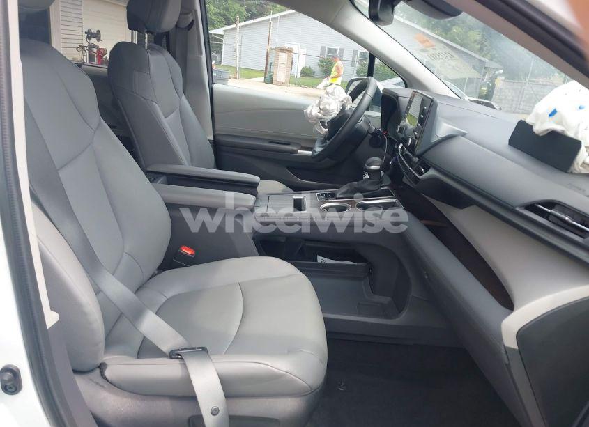 Photo 5 of 2023 Toyota Sienna XLE (VIN 5TDYSKFC1PS078997)