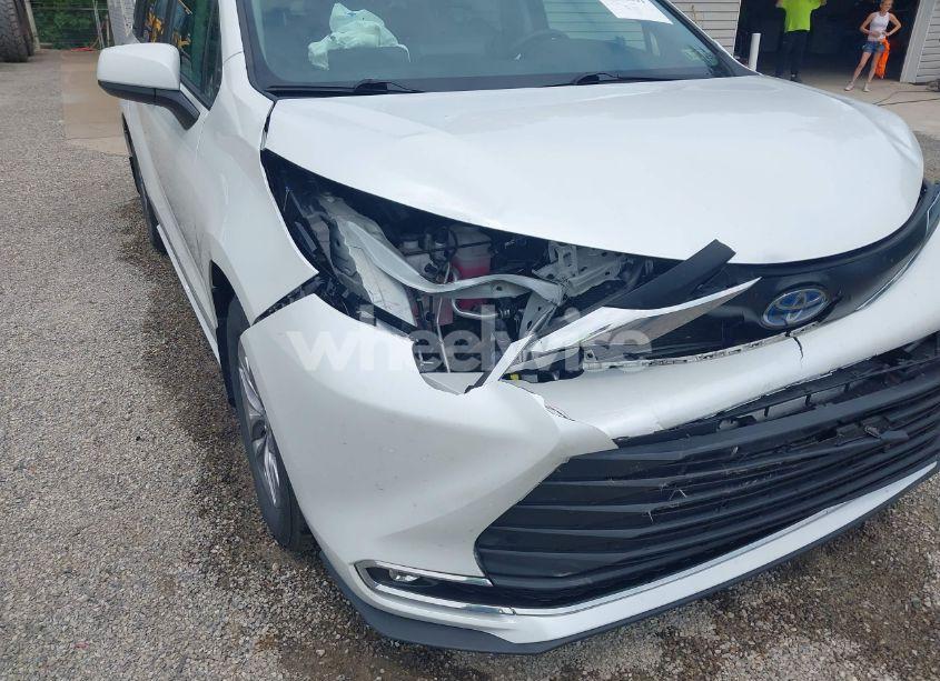 Photo 6 of 2023 Toyota Sienna XLE (VIN 5TDYSKFC1PS078997)