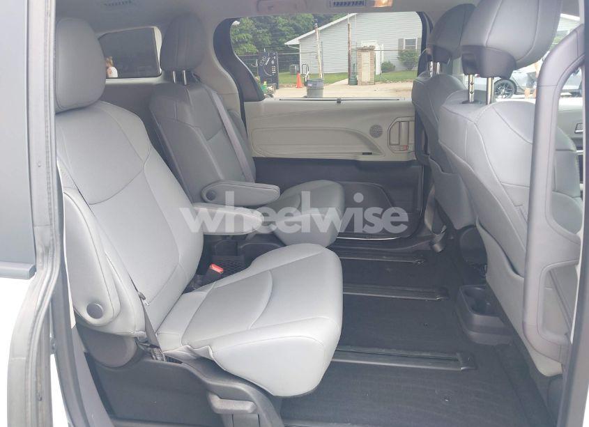 Photo 8 of 2023 Toyota Sienna XLE (VIN 5TDYSKFC1PS078997)