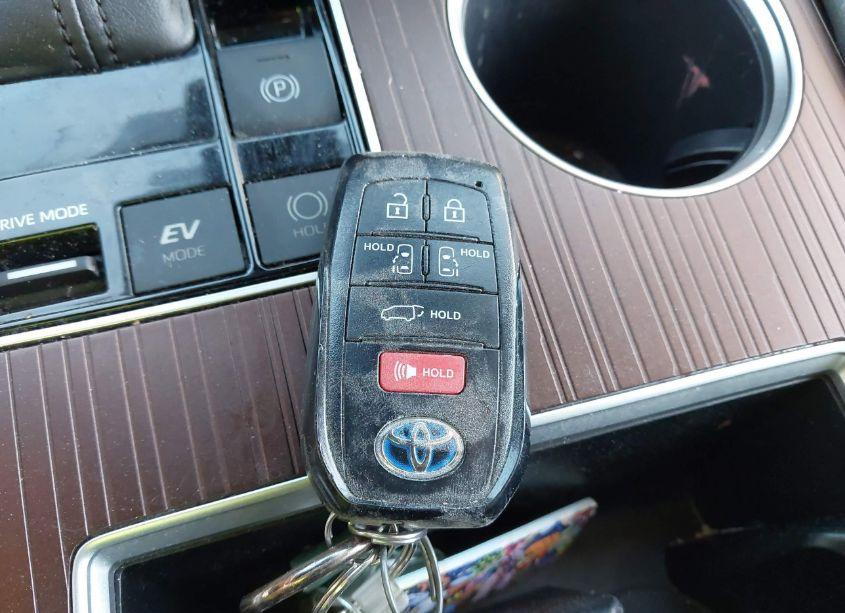 Photo 11 of 2022 Toyota Sienna XLE (VIN 5TDYSKFC2NS059016)