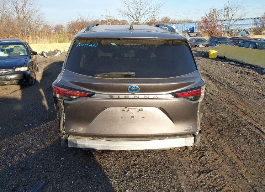 Photo 16 of 2022 Toyota Sienna XLE (VIN 5TDYSKFC2NS059016)