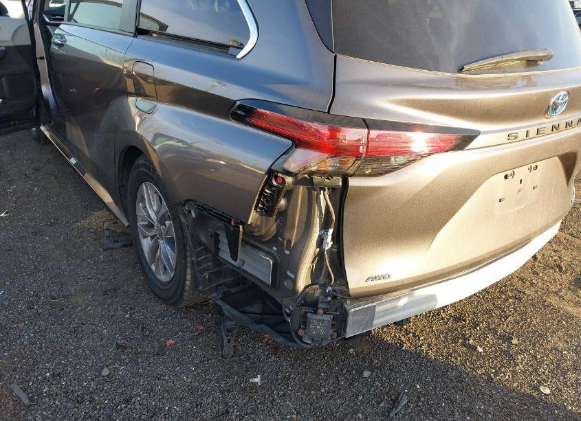 Photo 18 of 2022 Toyota Sienna XLE (VIN 5TDYSKFC2NS059016)