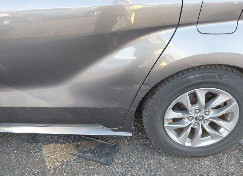 Photo 19 of 2022 Toyota Sienna XLE (VIN 5TDYSKFC2NS059016)