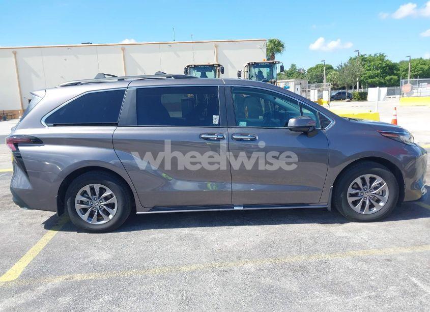 Photo 13 of 2023 Toyota Sienna XLE (VIN 5TDYSKFC4PS076631)