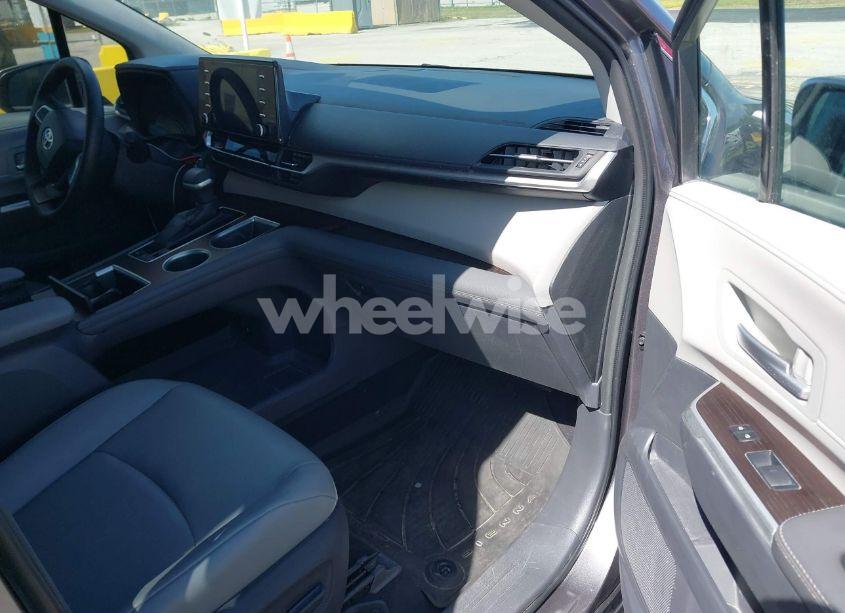 Photo 5 of 2023 Toyota Sienna XLE (VIN 5TDYSKFC4PS076631)