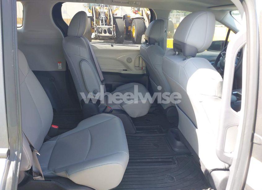 Photo 8 of 2023 Toyota Sienna XLE (VIN 5TDYSKFC4PS076631)